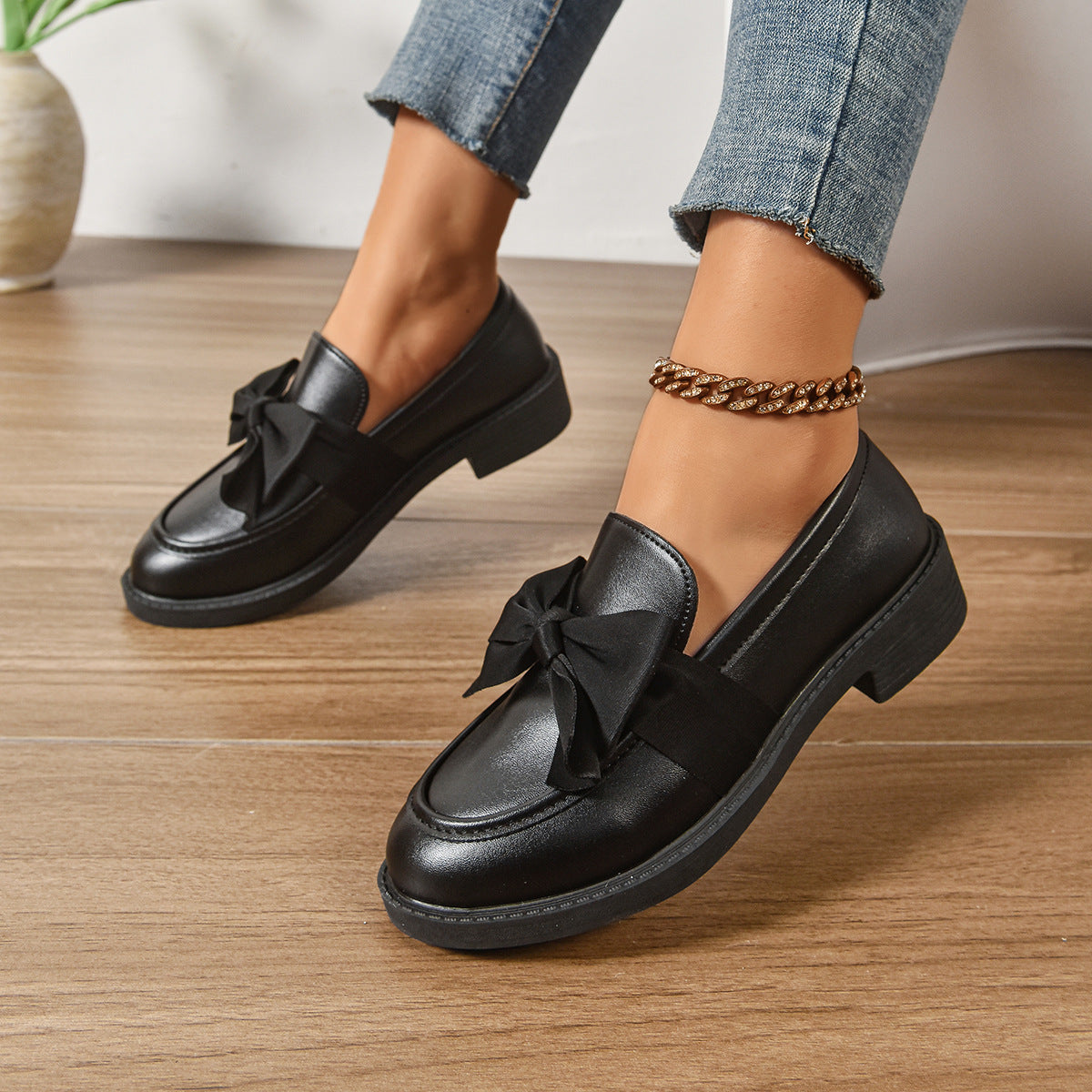 Bow-tie little leather shoes