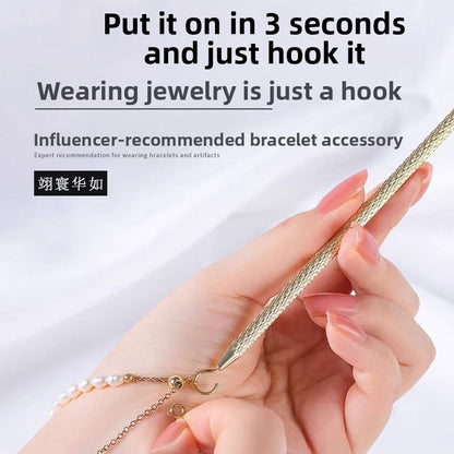 Bracelet clip wearing tool