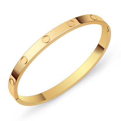 Bracelet with a threaded clasp