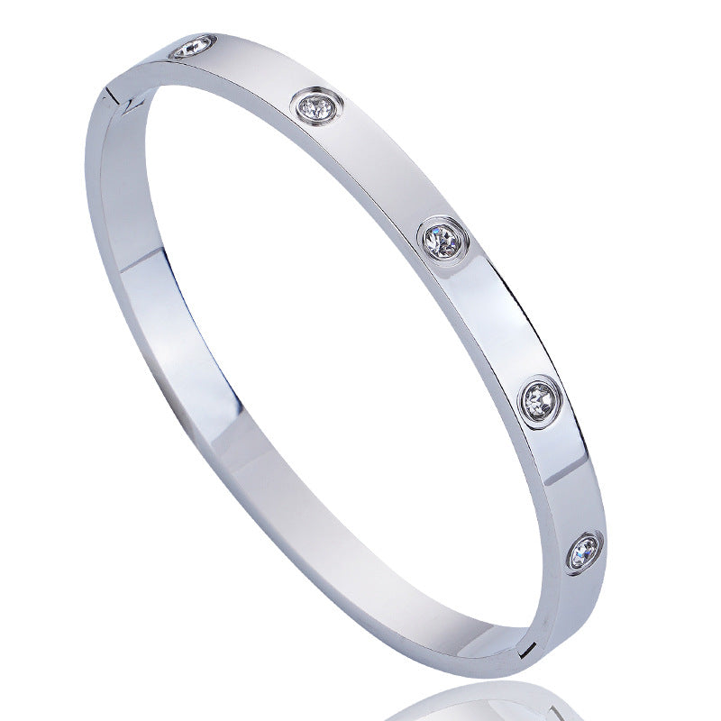 Bracelet with a threaded clasp