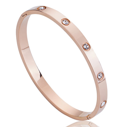 Bracelet with a threaded clasp