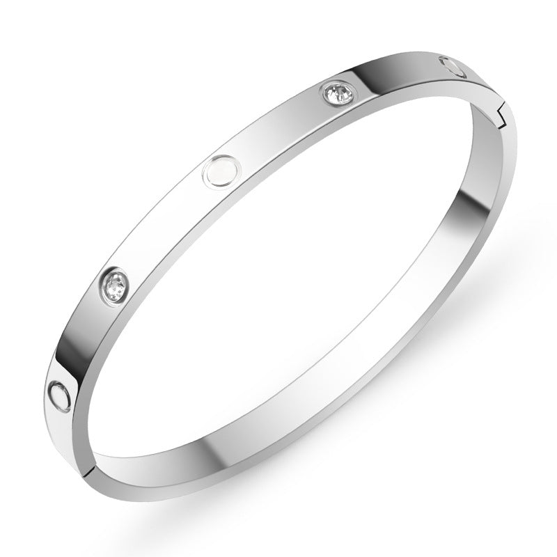 Bracelet with a threaded clasp