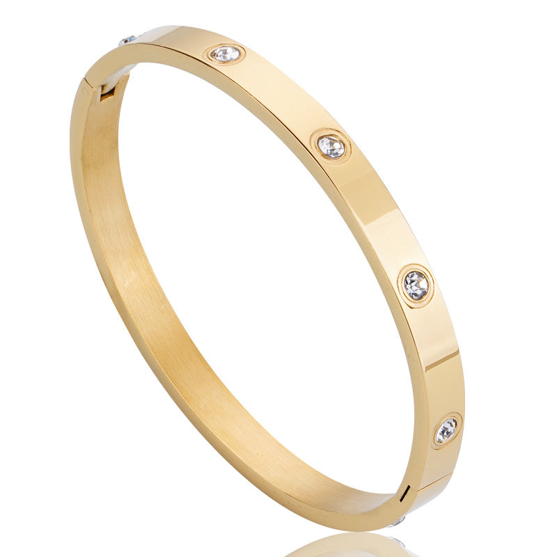 Bracelet with a threaded clasp