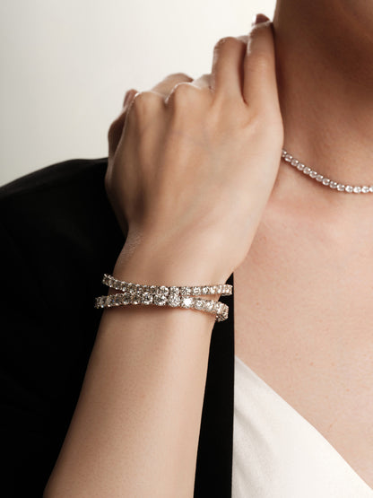Bracelet with numerous diamonds