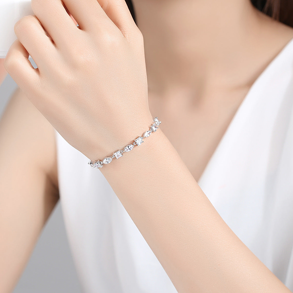 Brass inlaid zircon bracelet