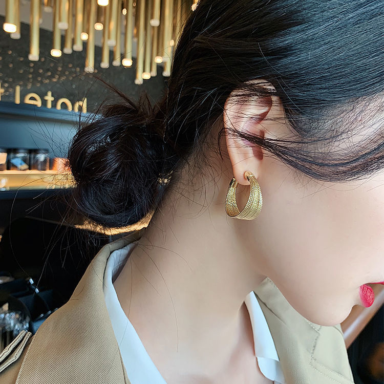 Brushed hoop earrings