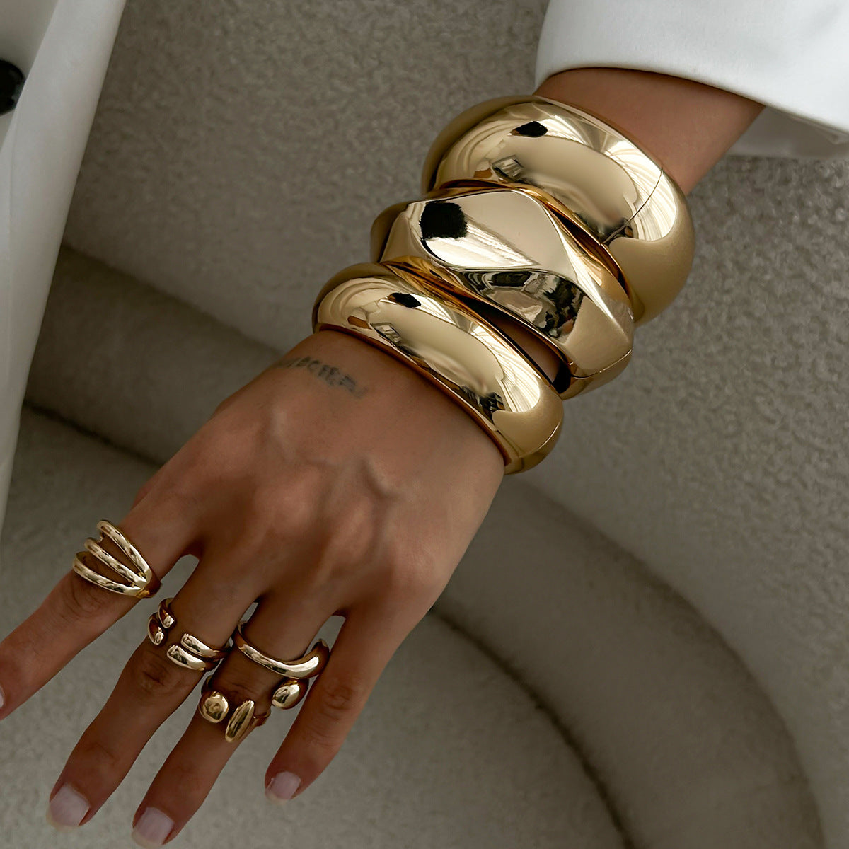 Buckle open bracelet
