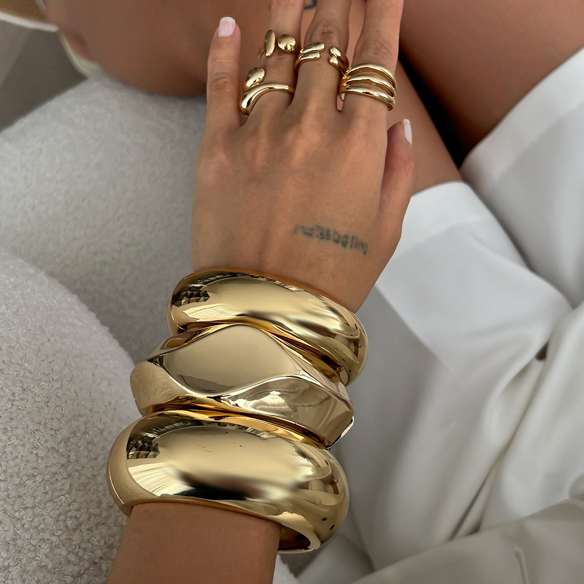 Buckle open bracelet