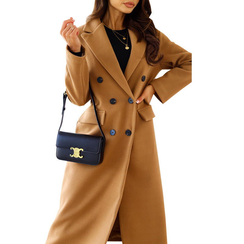 Buttoned woolen coat