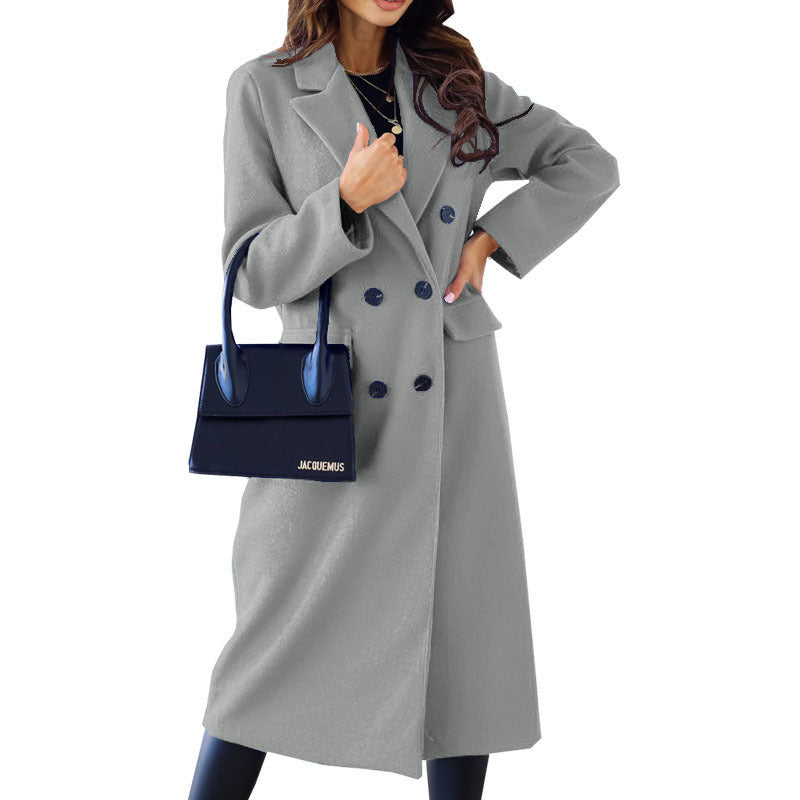 Buttoned woolen coat