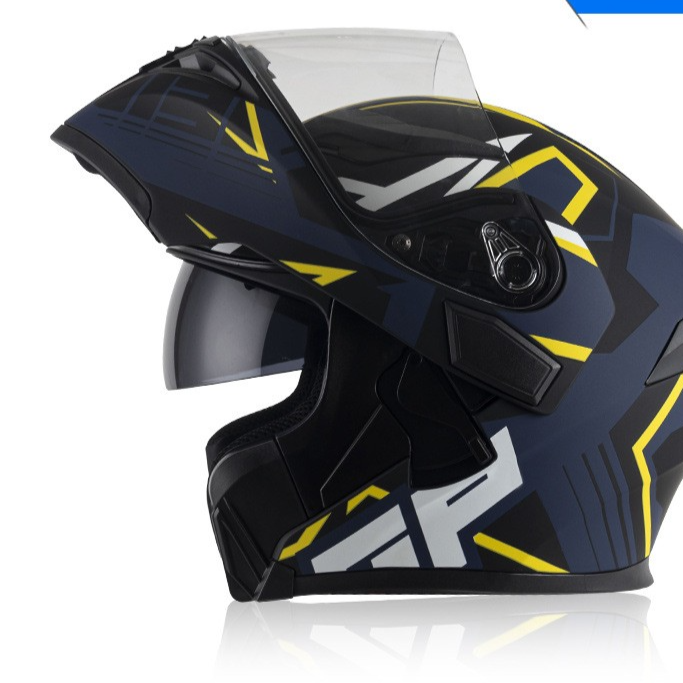 Carbon Fiber Motorcycle Helmet with Dual Lens