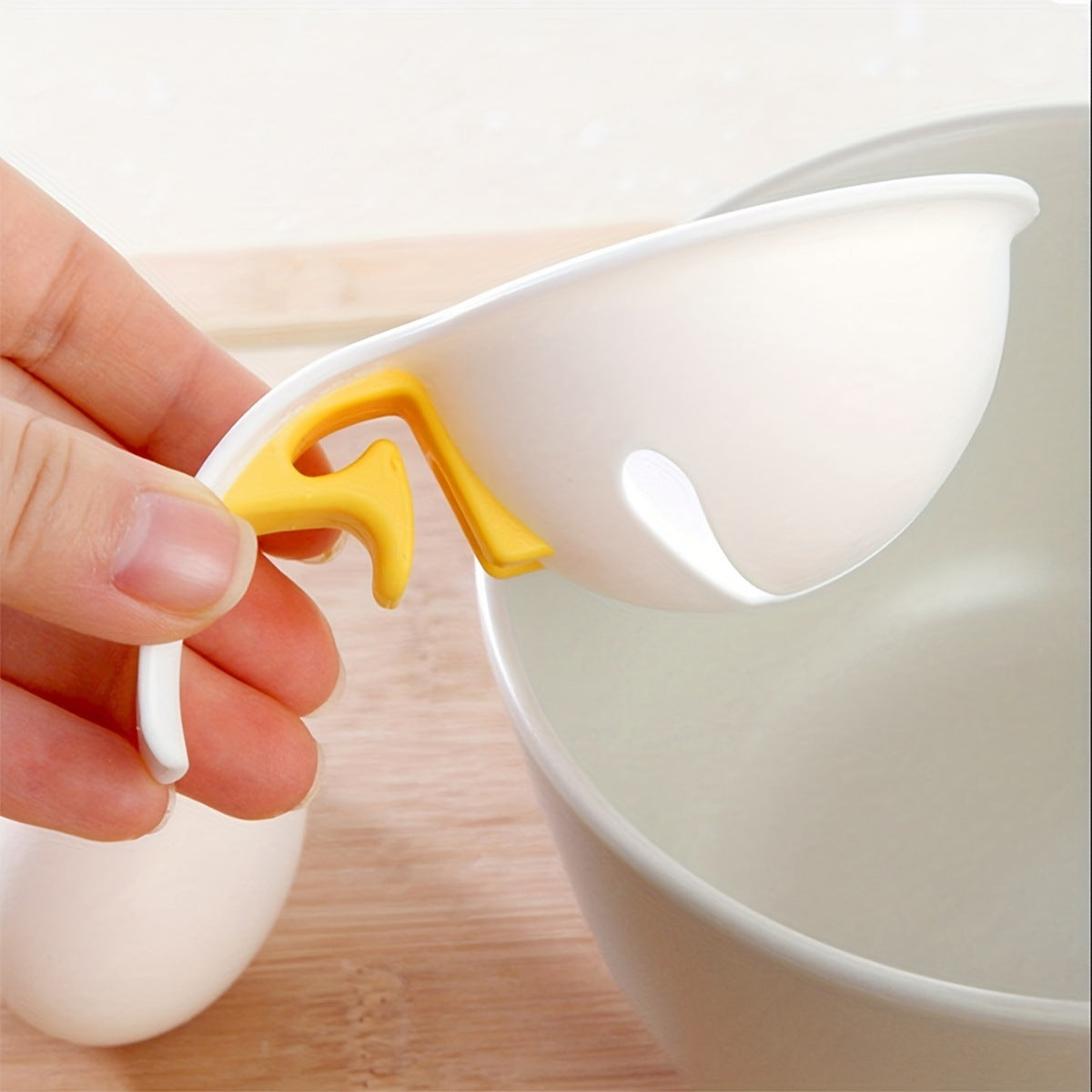 Card-type egg separator