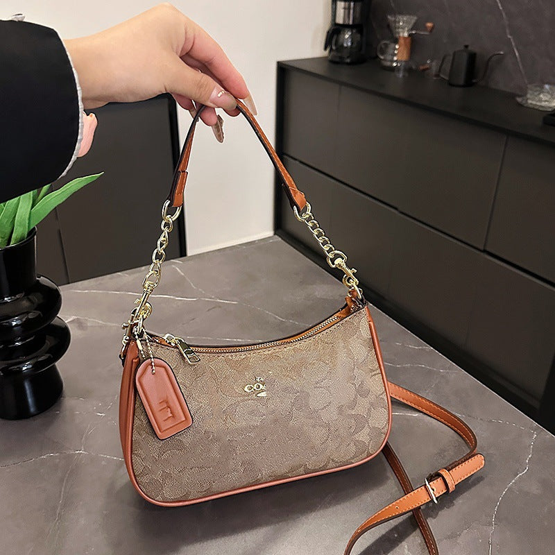 Carry the underarm bag