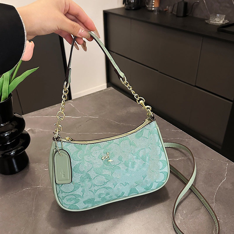 Carry the underarm bag
