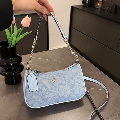 Carry the underarm bag