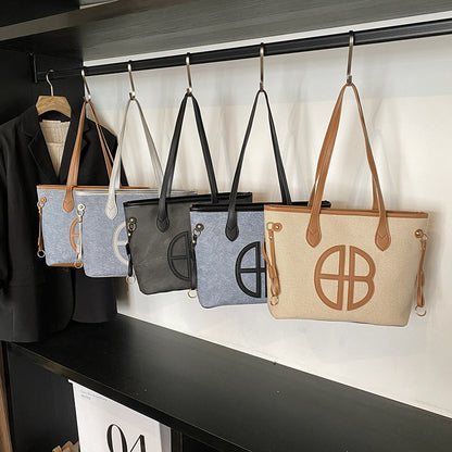 Casual and stylish shoulder bag