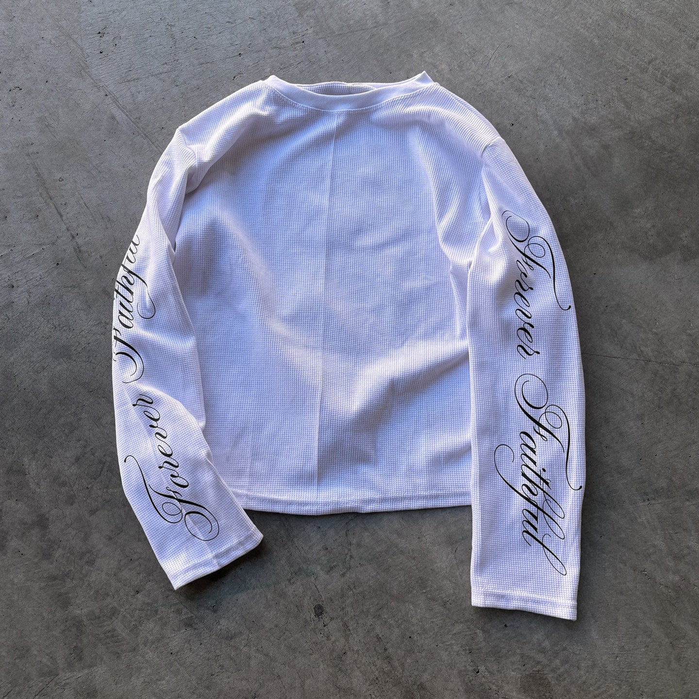 Casual and versatile long-sleeved T-shirt