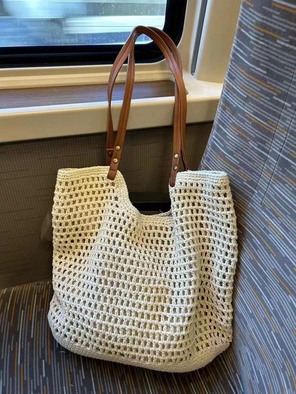 Casual large capacity shoulder bag