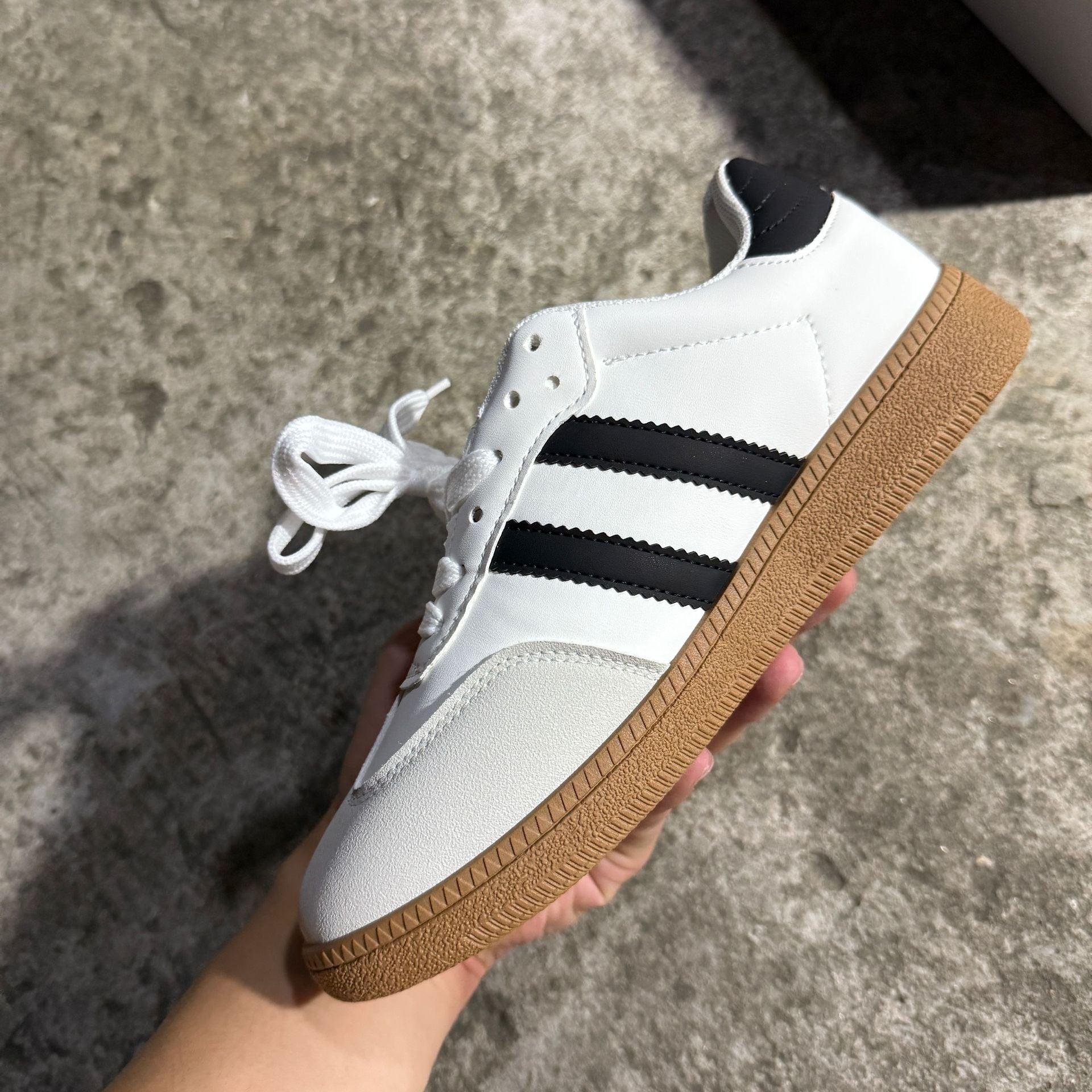 Casual Low Top Laced Sneakers