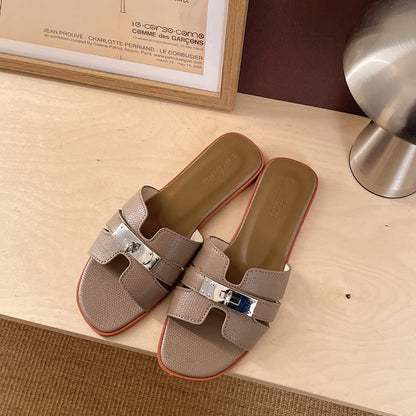 Casual metal-buckle slippers