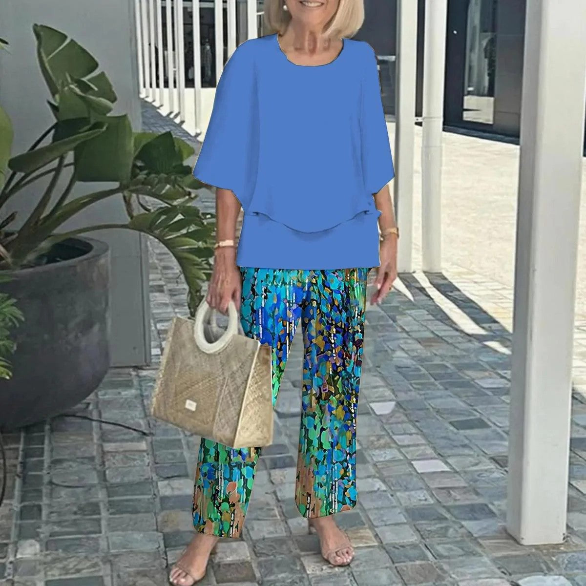 Casual Round-Neck, Three-Quarter-Sleeve Top