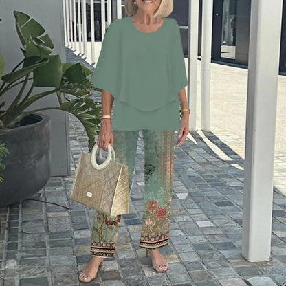 Casual Round-Neck, Three-Quarter-Sleeve Top