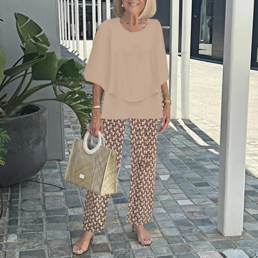 Casual Round-Neck, Three-Quarter-Sleeve Top