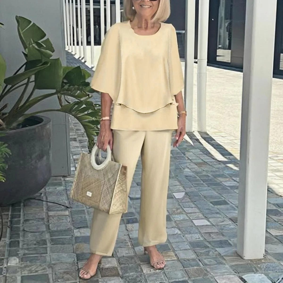 Casual Round-Neck, Three-Quarter-Sleeve Top