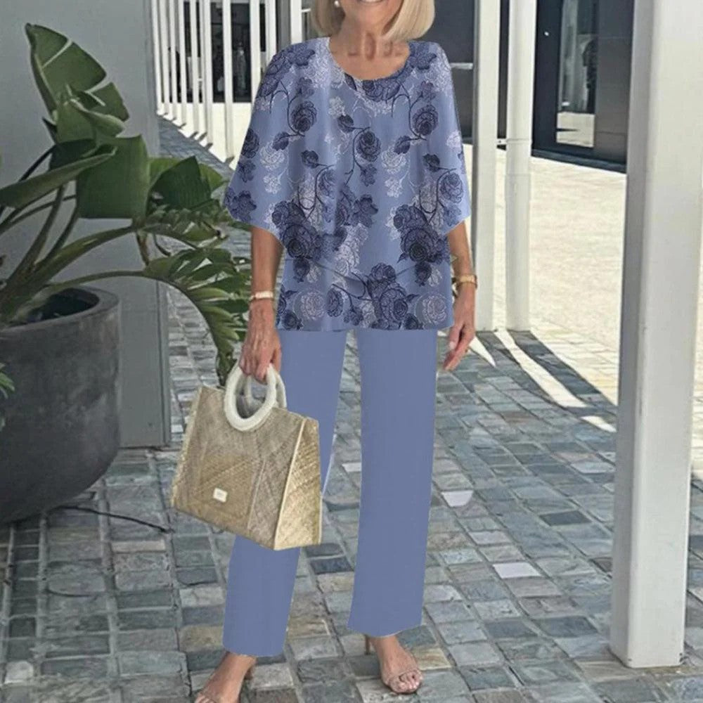 Casual Round-Neck, Three-Quarter-Sleeve Top