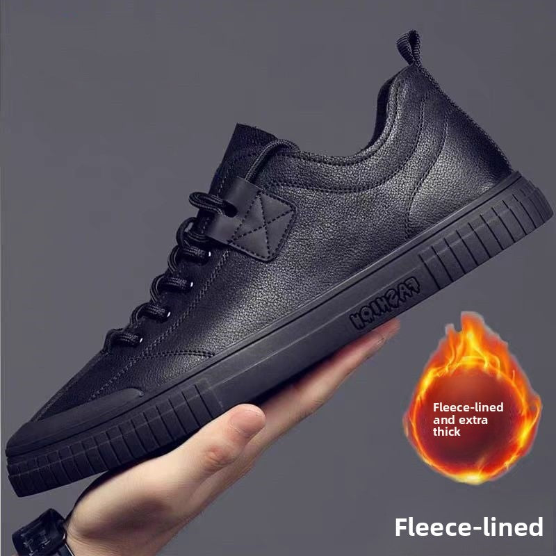 Casual shoes for men with added insulation for warmth