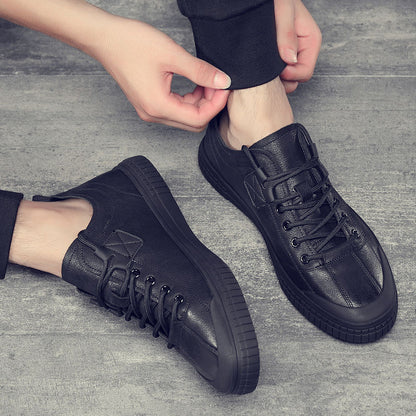 Casual shoes for men with added insulation for warmth