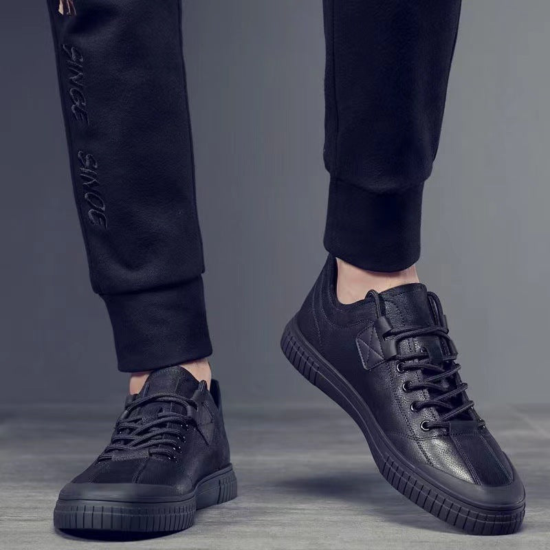 Casual shoes for men with added insulation for warmth