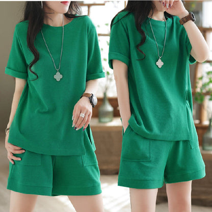Casual shorts and retro short-sleeved shirts
