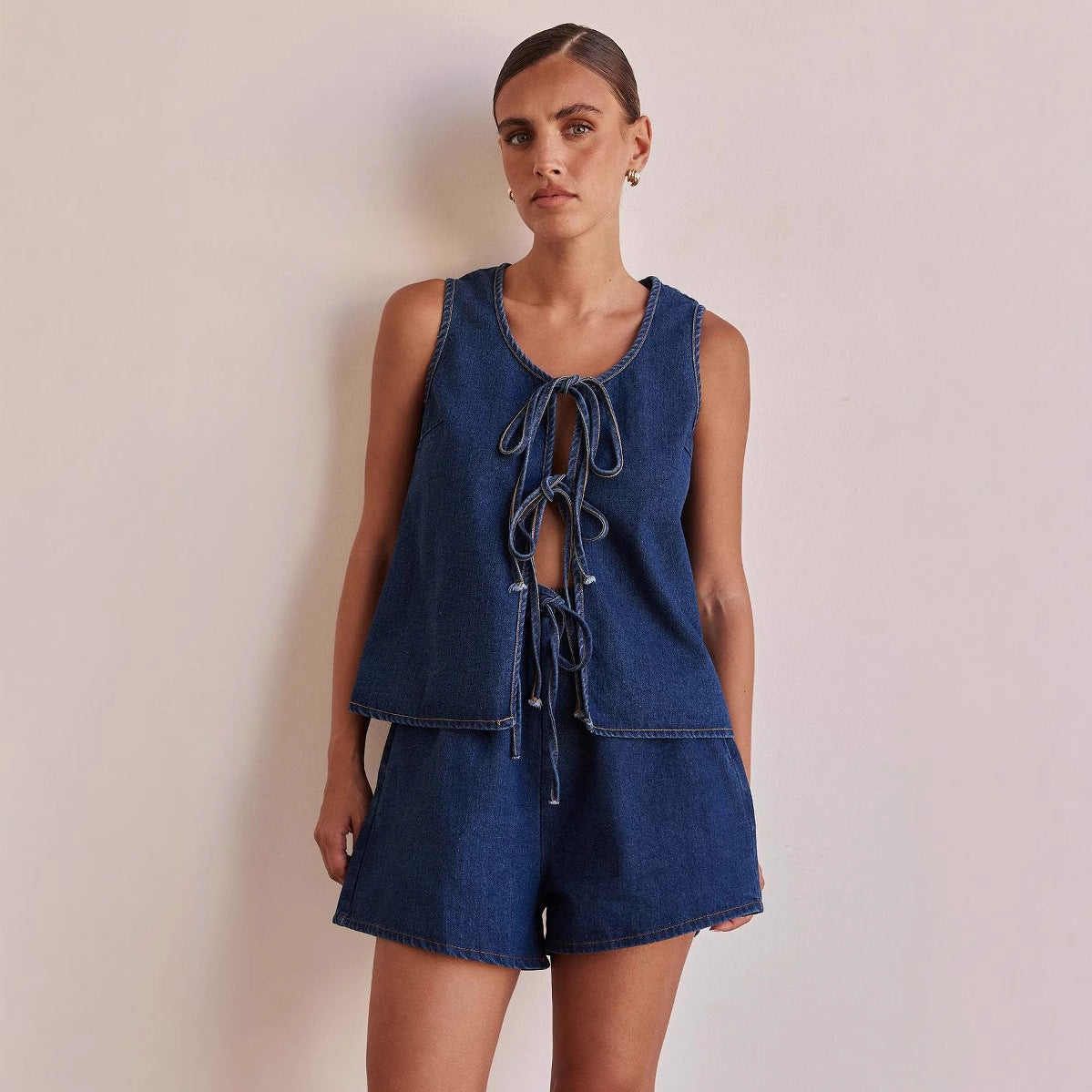 Casual sleeveless lace-up high-waisted vest and denim shorts