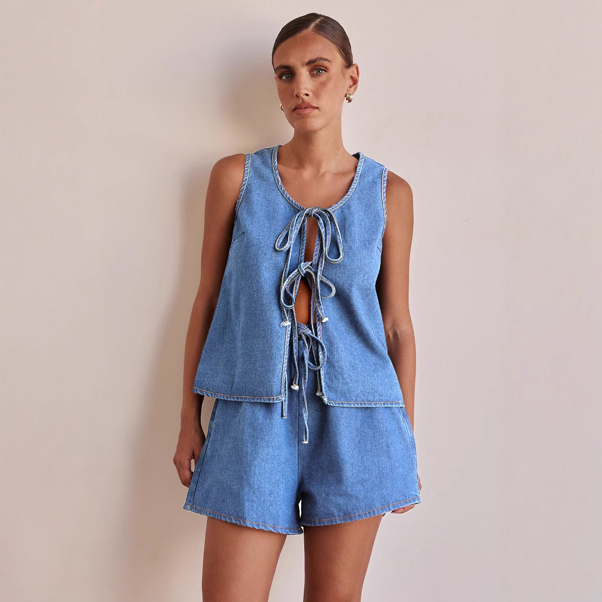 Casual sleeveless lace-up high-waisted vest and denim shorts