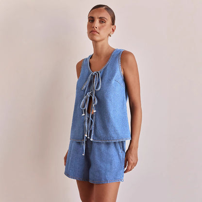 Casual sleeveless lace-up high-waisted vest and denim shorts