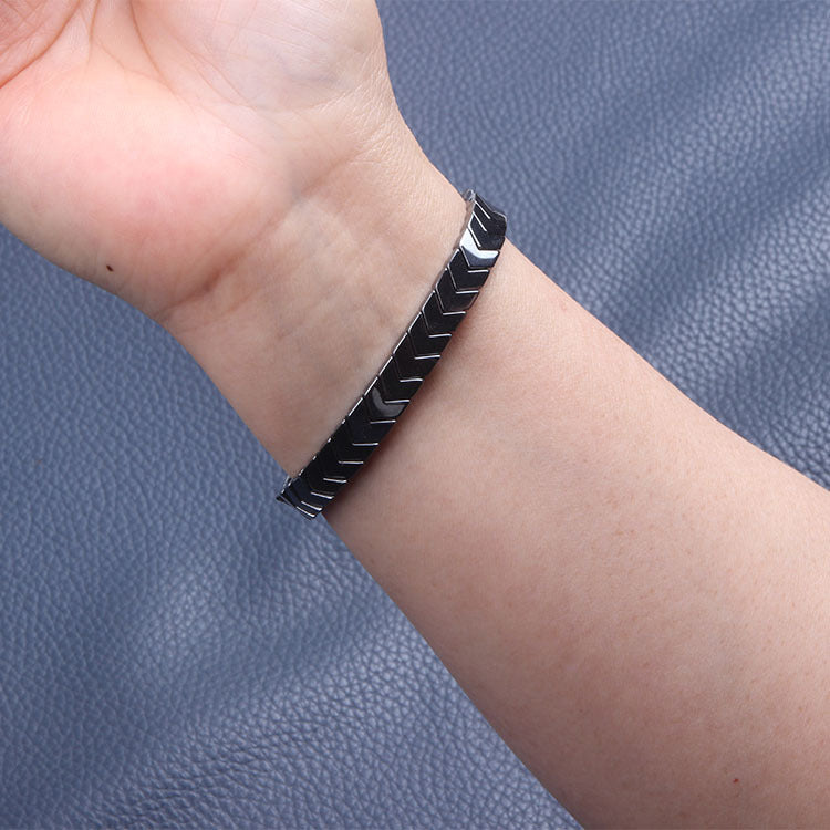Cat-eye magnet bracelet