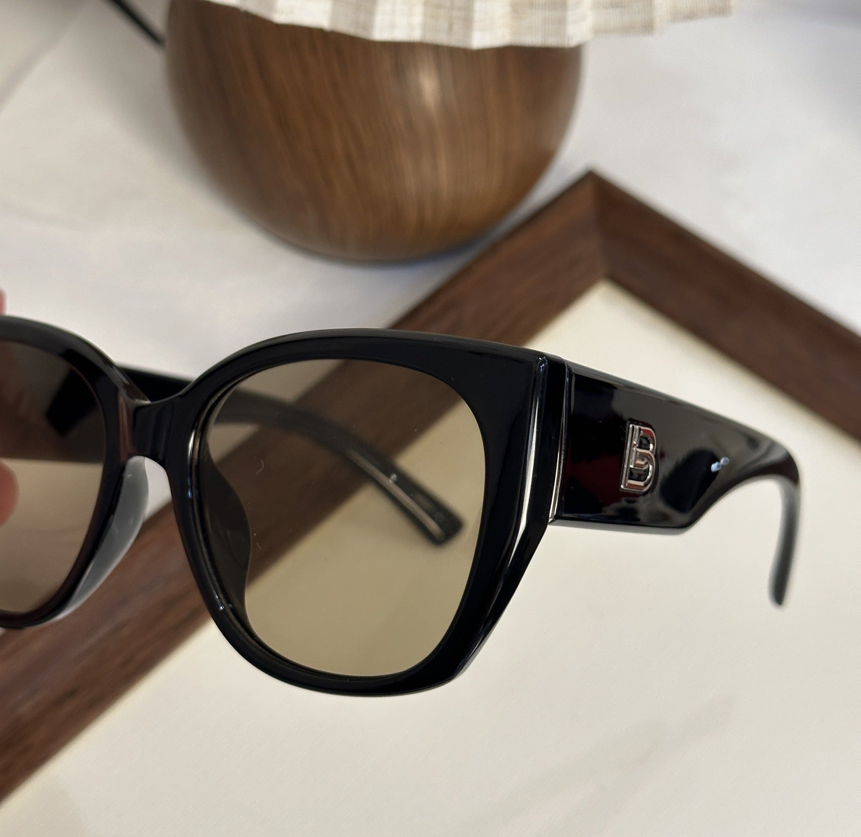 Cat-eye trendy sunglasses