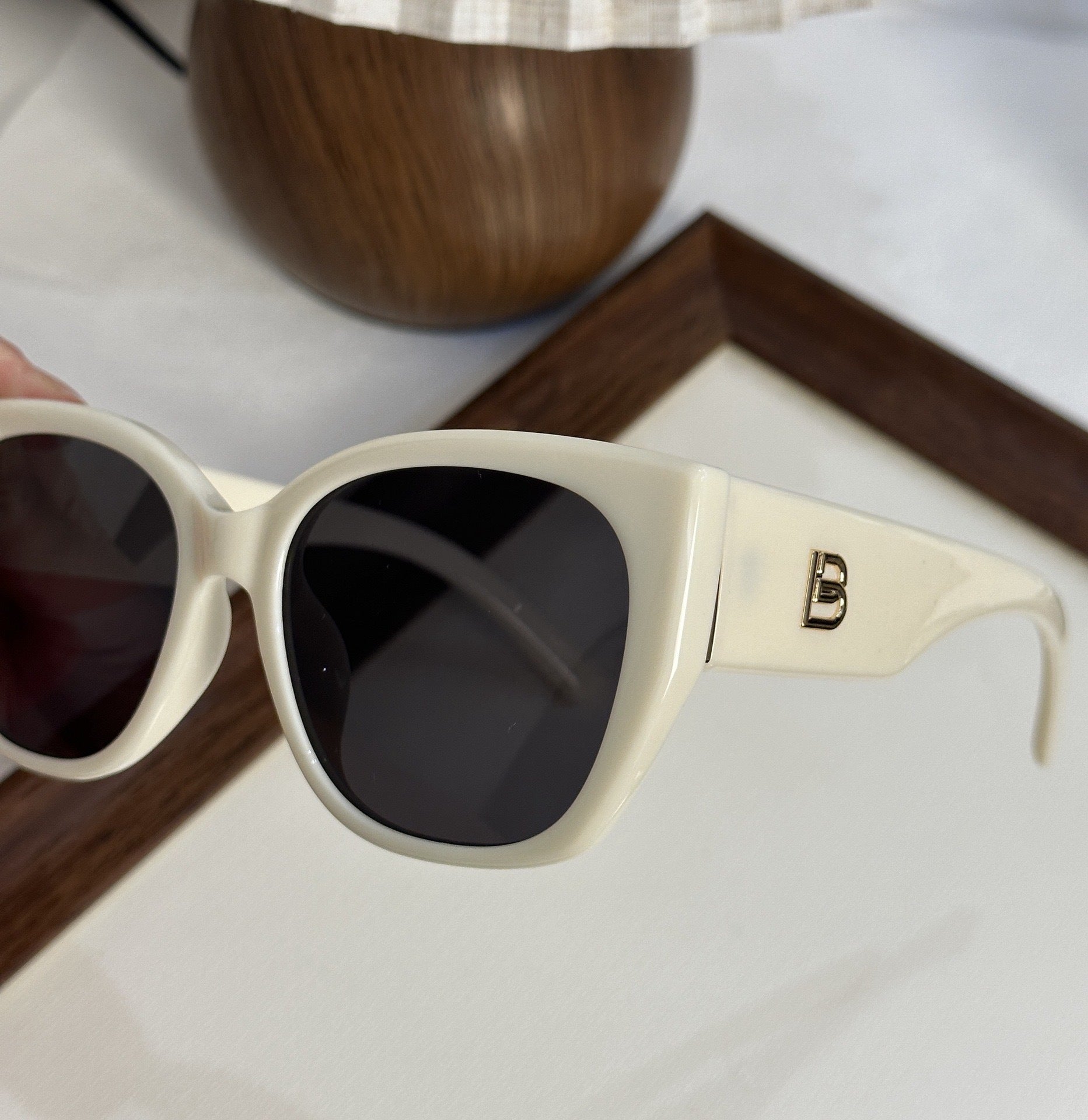 Cat-eye trendy sunglasses