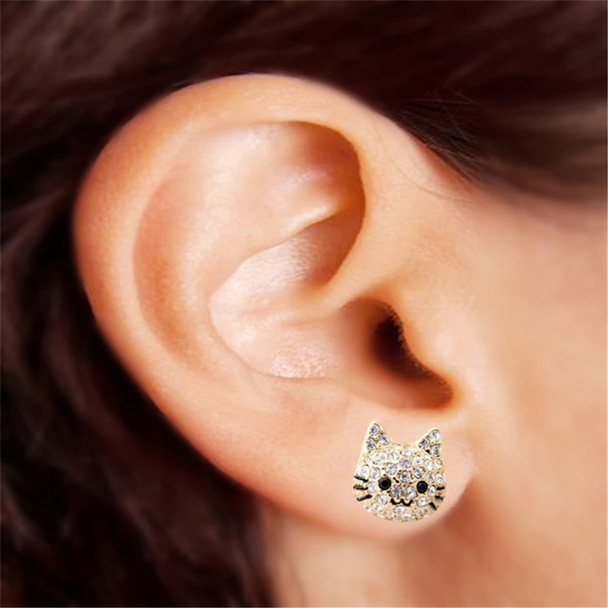 Cat-shaped stud earrings