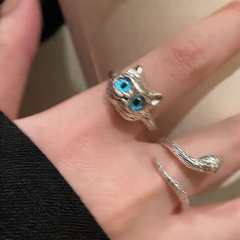 Blue eyes cat ring