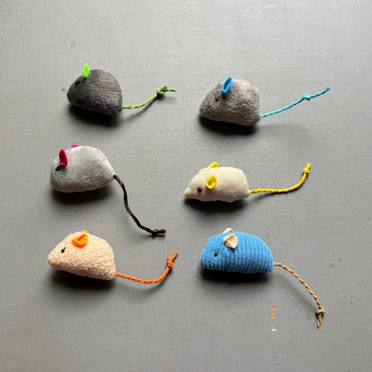 Cat toy: realistic plush mouse