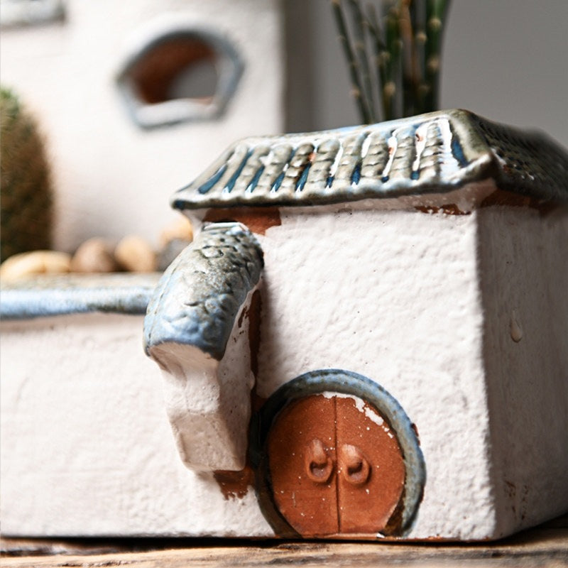 Ceramic flower pot