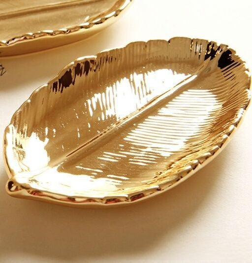 Ceramic leaf jewelry tray