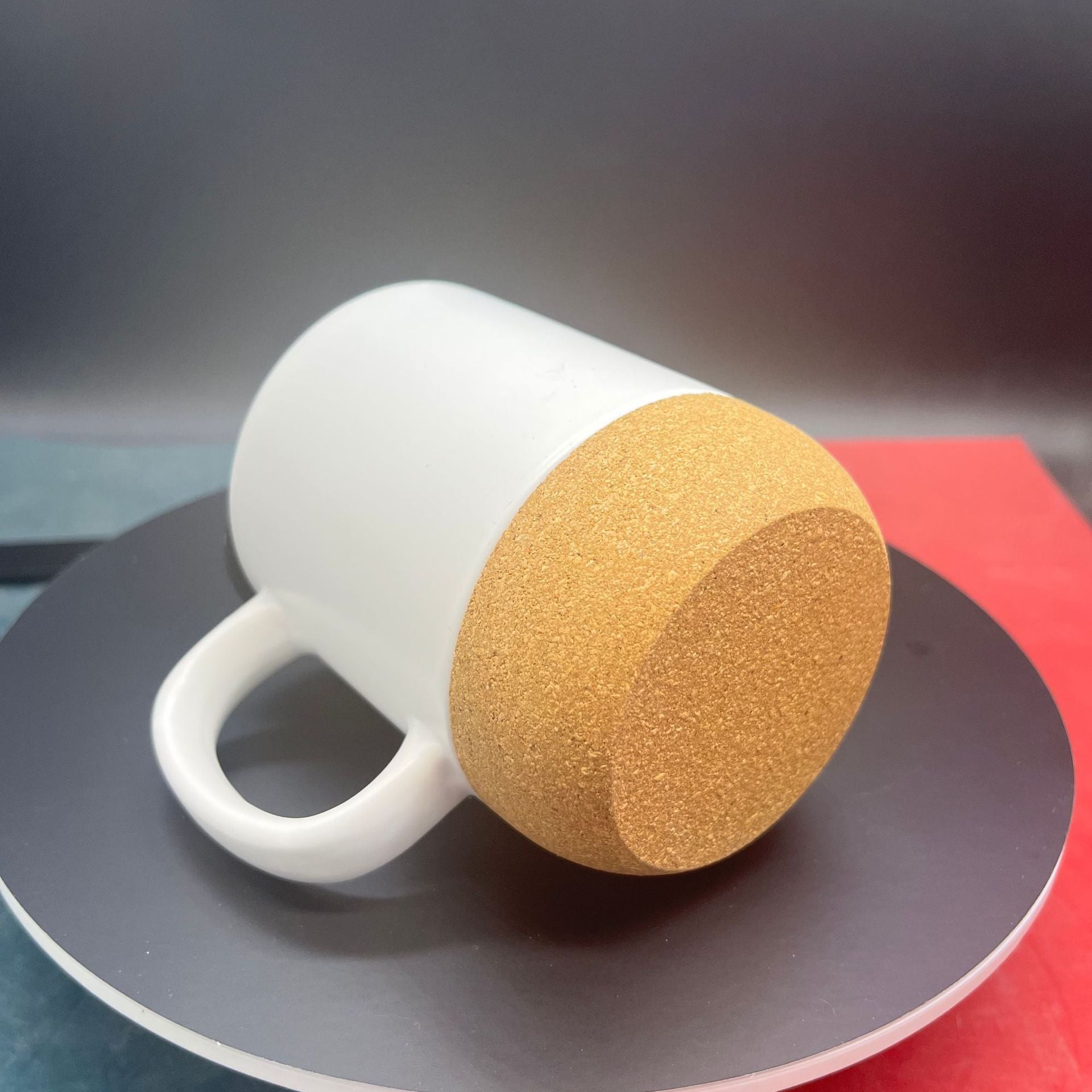 Ceramic mug with cork base