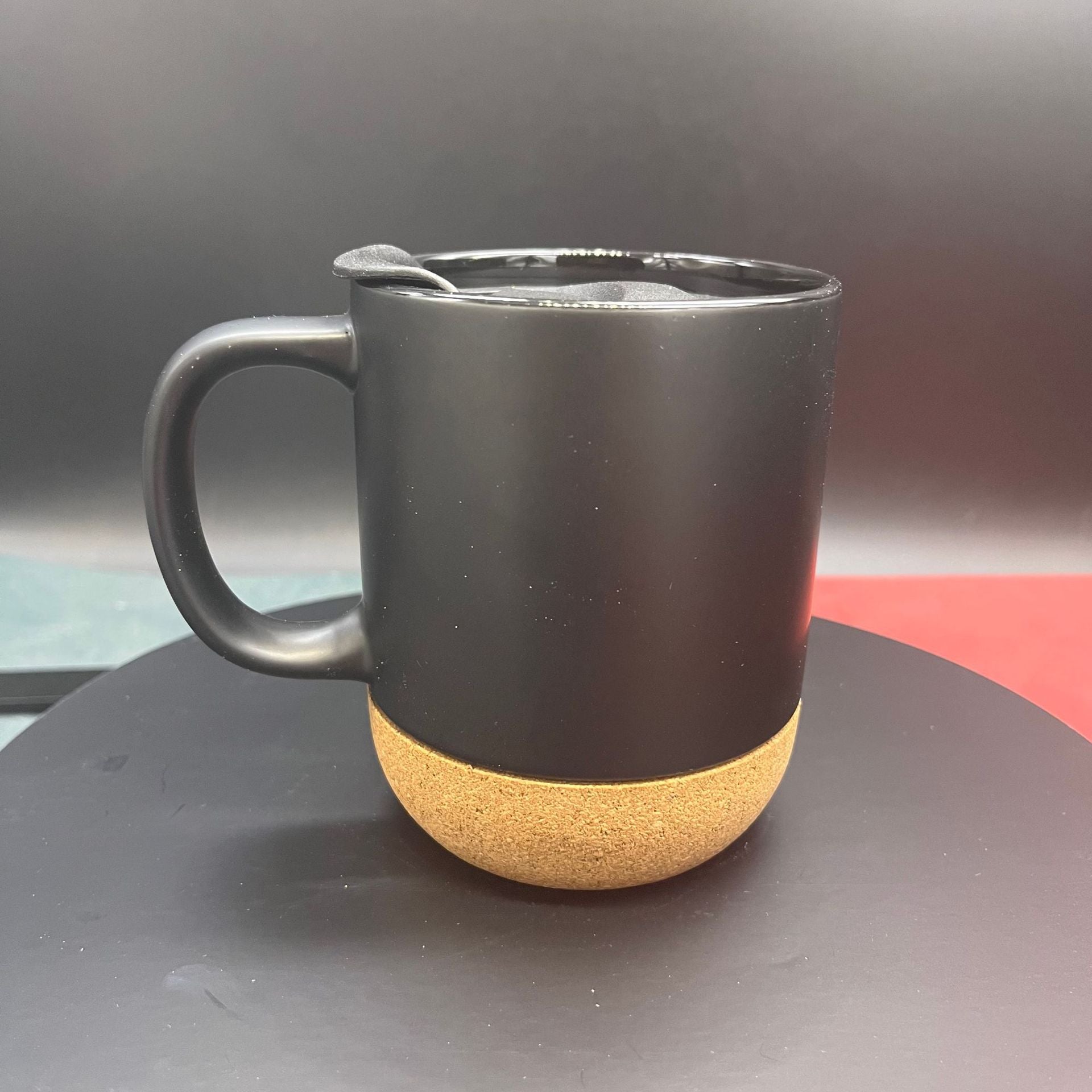Ceramic mug with cork base