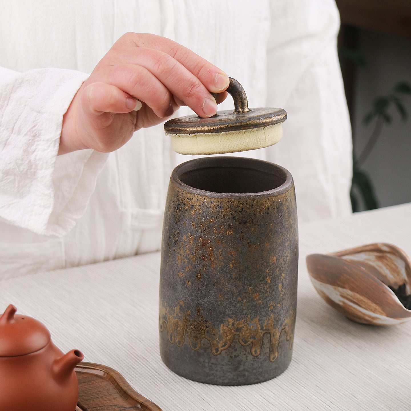 Ceramic sealed jar