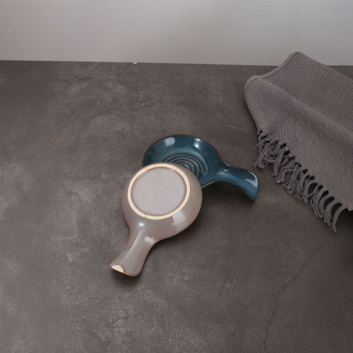 Ceramic spoon rest