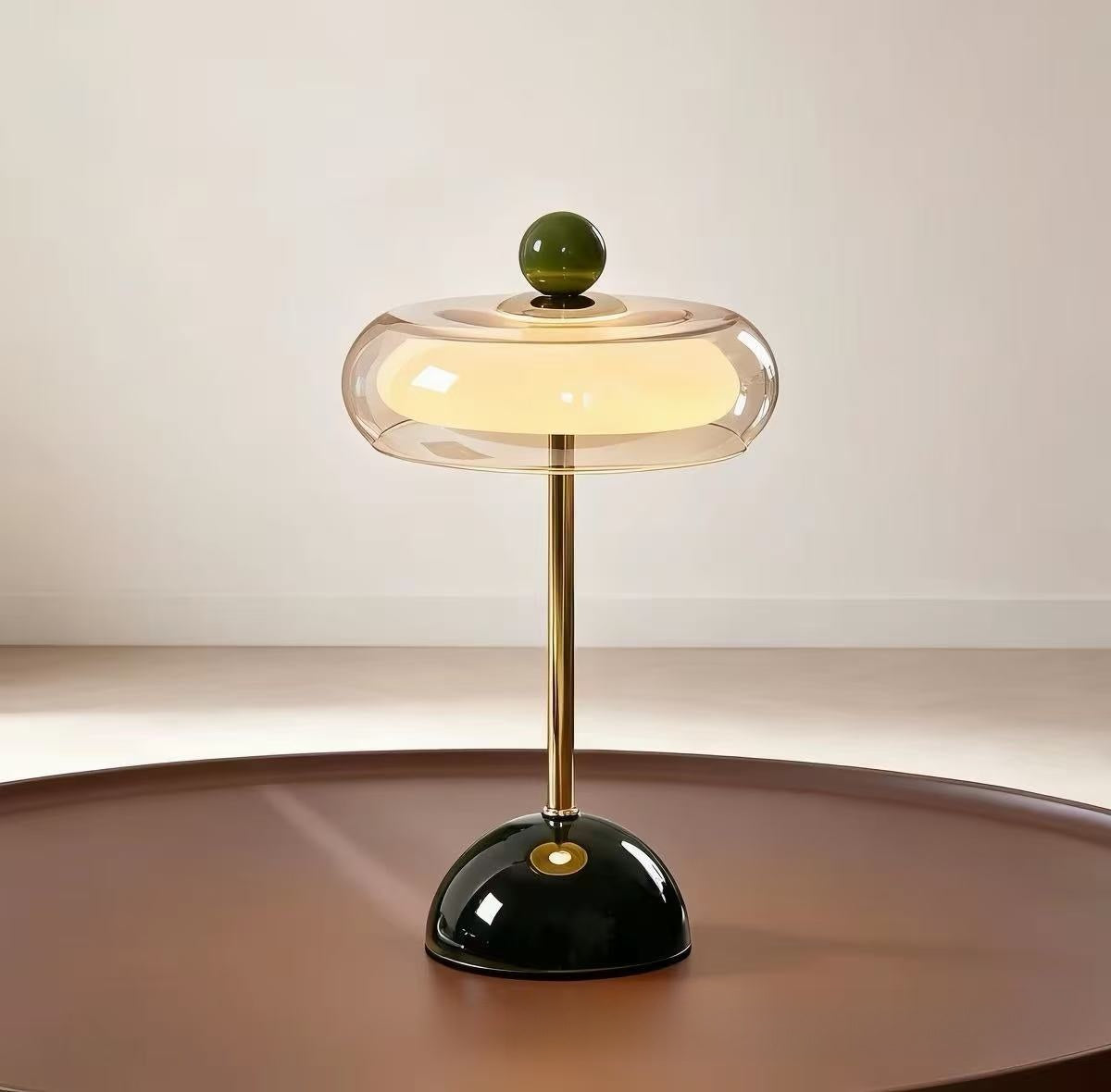 Charging desk lamp