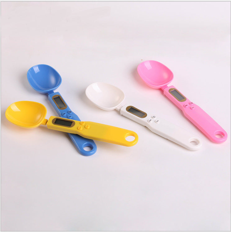 Charging spoon scale
